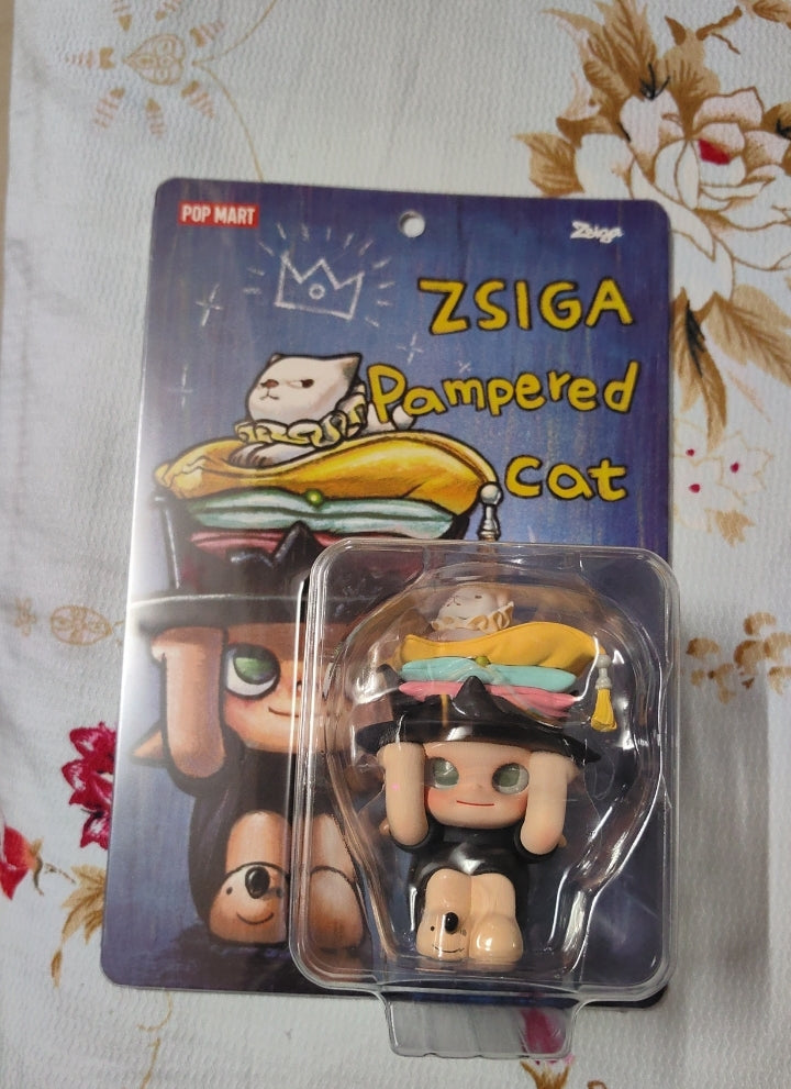 ZSIGA-PAMPERED CAT HANG CARD