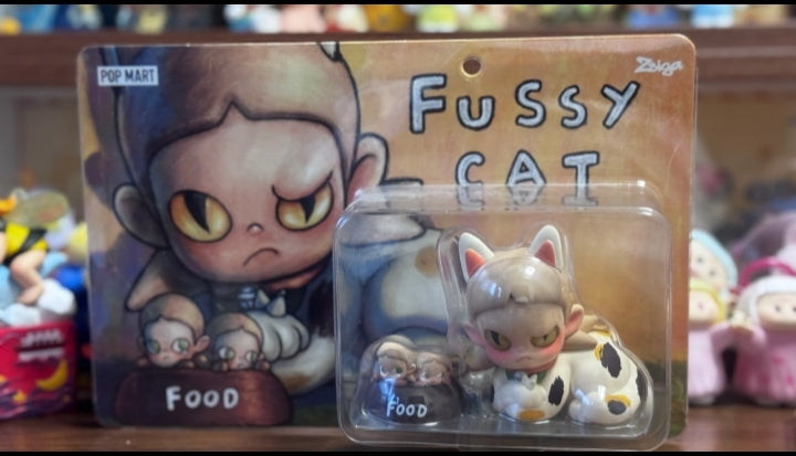 ZSIGA-FUSSY CAT HANG CARD
