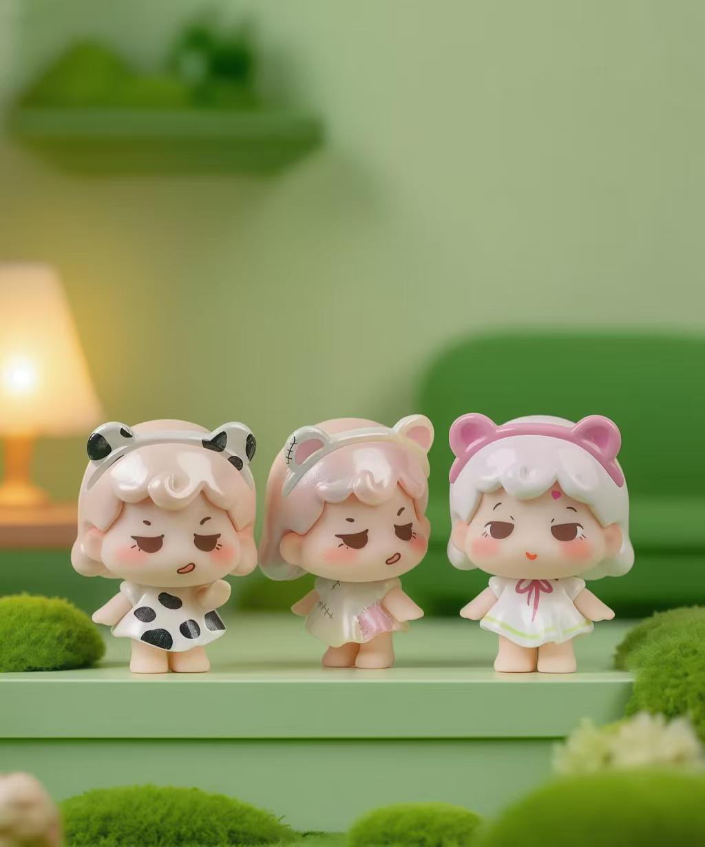 MENG DA NA -THE DOLL DANCING WITH THE LITTLE BEAR SERIES