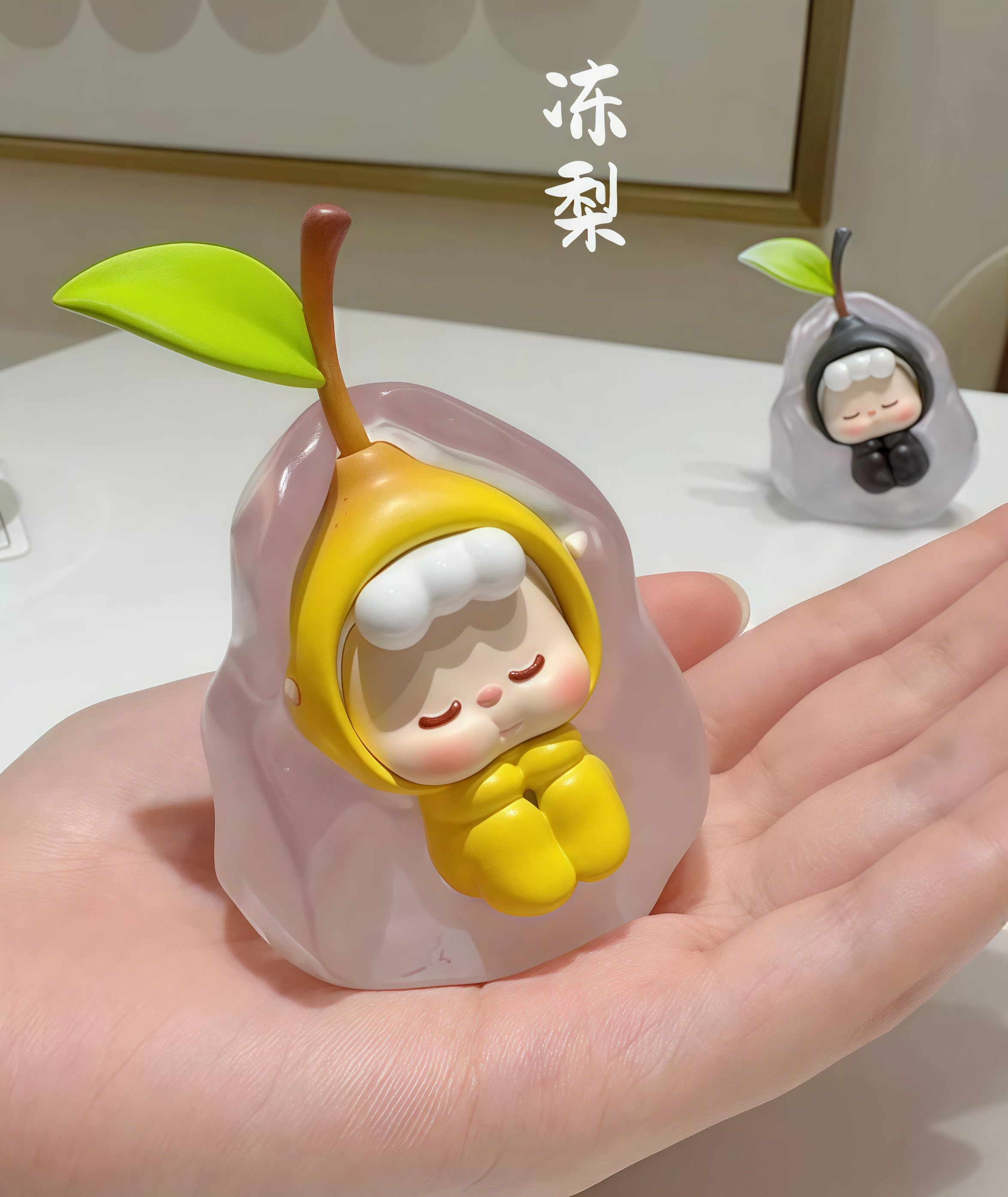 WUWU-FROZEN PEAR FIGURE LIMITED 150 PICES