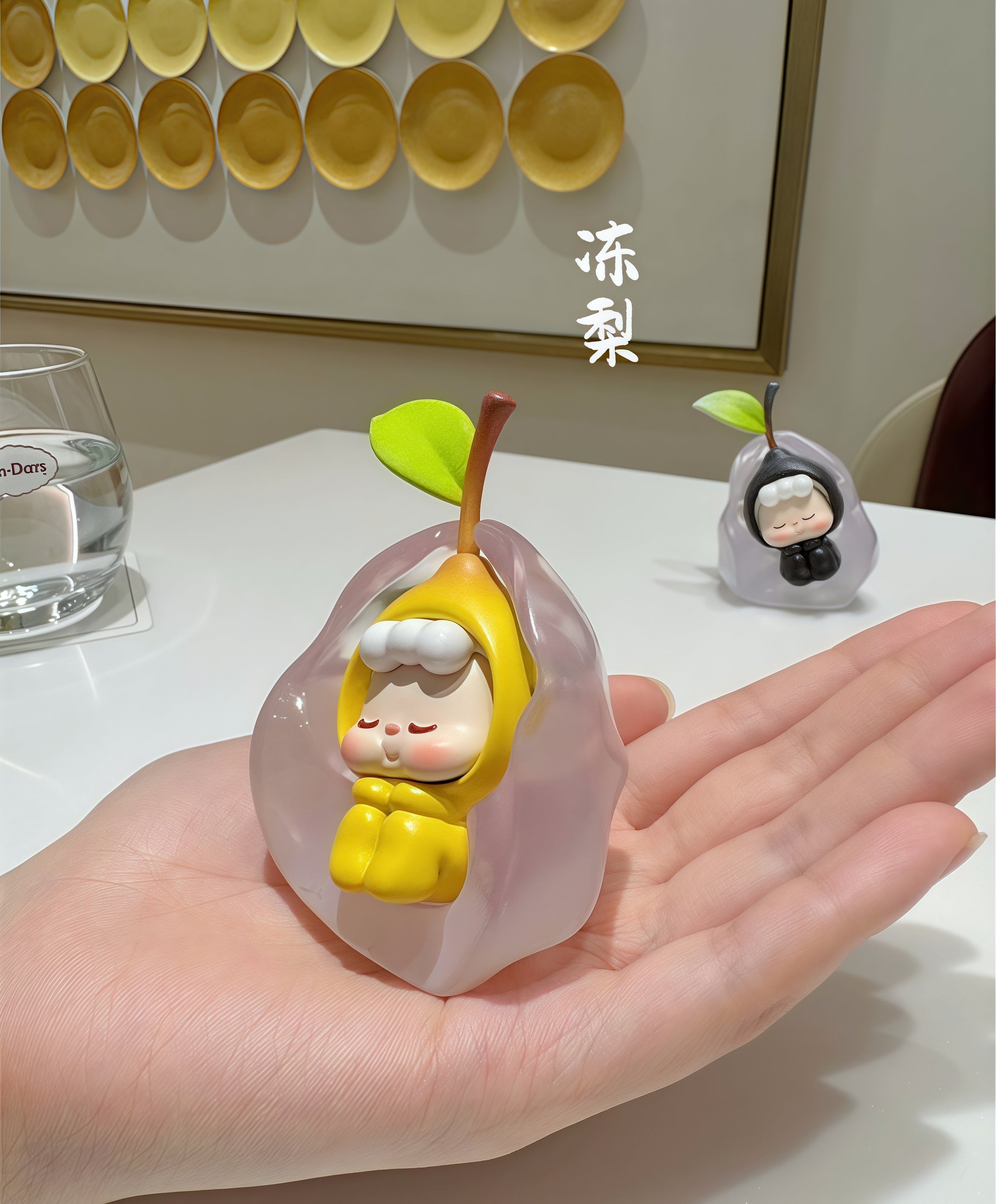 WUWU-FROZEN PEAR FIGURE LIMITED 150 PICES