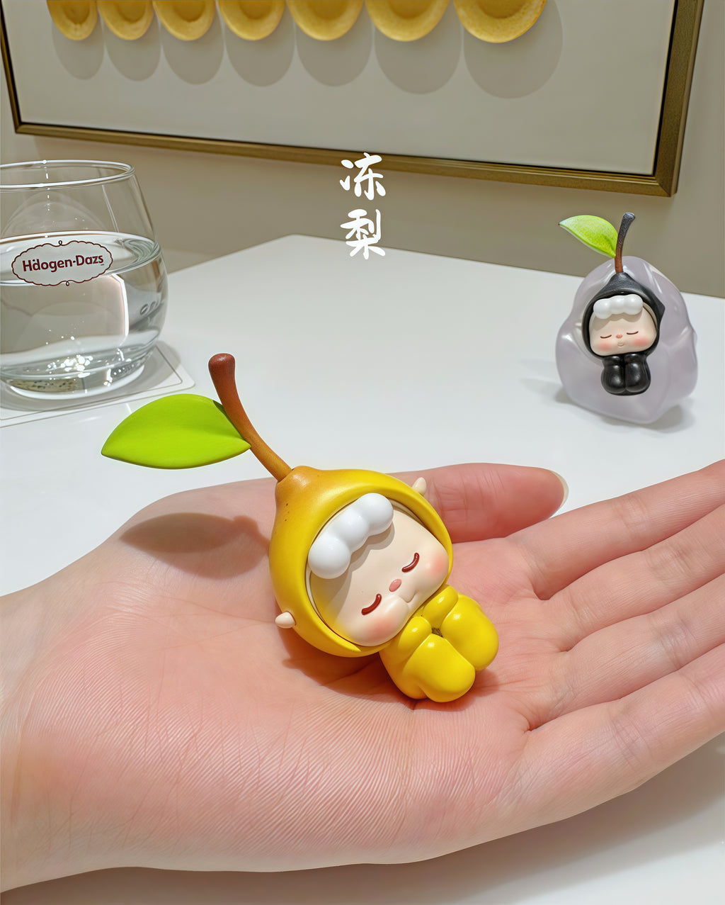 WUWU-FROZEN PEAR FIGURE LIMITED 150 PICES