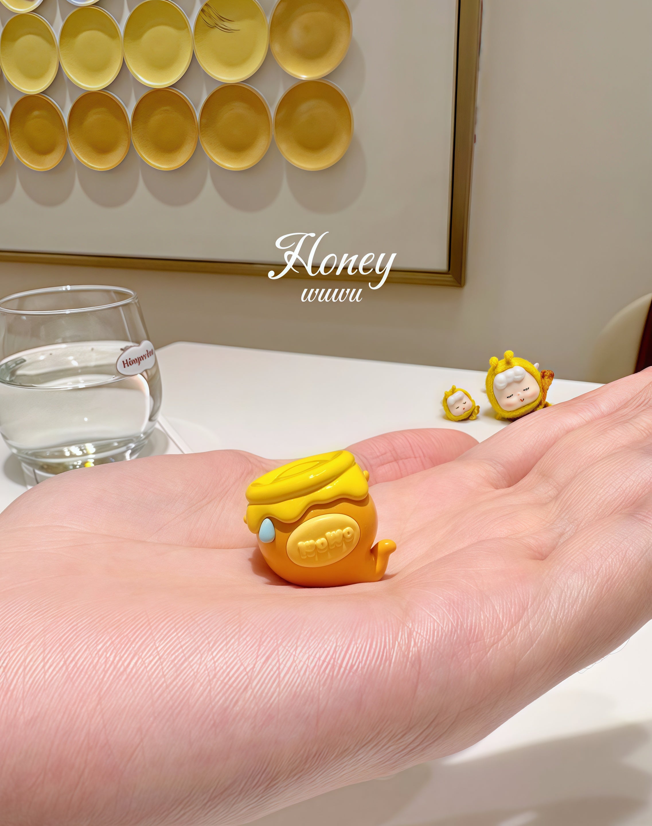 WUWU-BEAUTY HONEY BEE FIGURE
