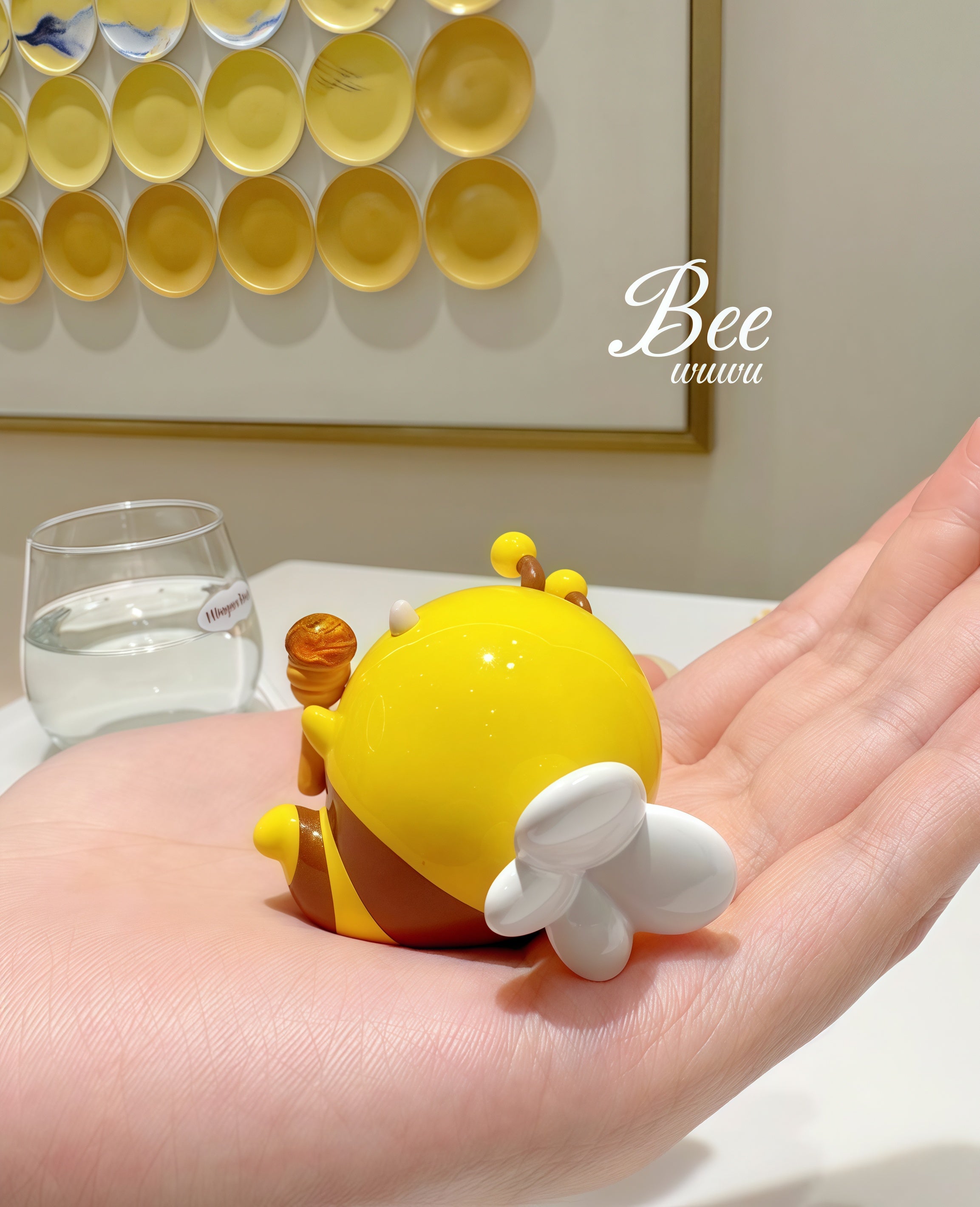WUWU-BEAUTY HONEY BEE FIGURE
