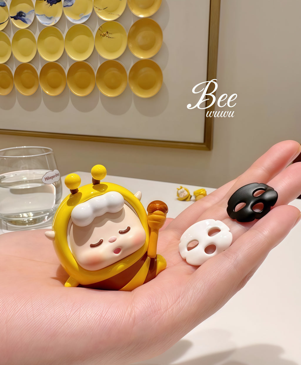 WUWU-BEAUTY HONEY BEE FIGURE