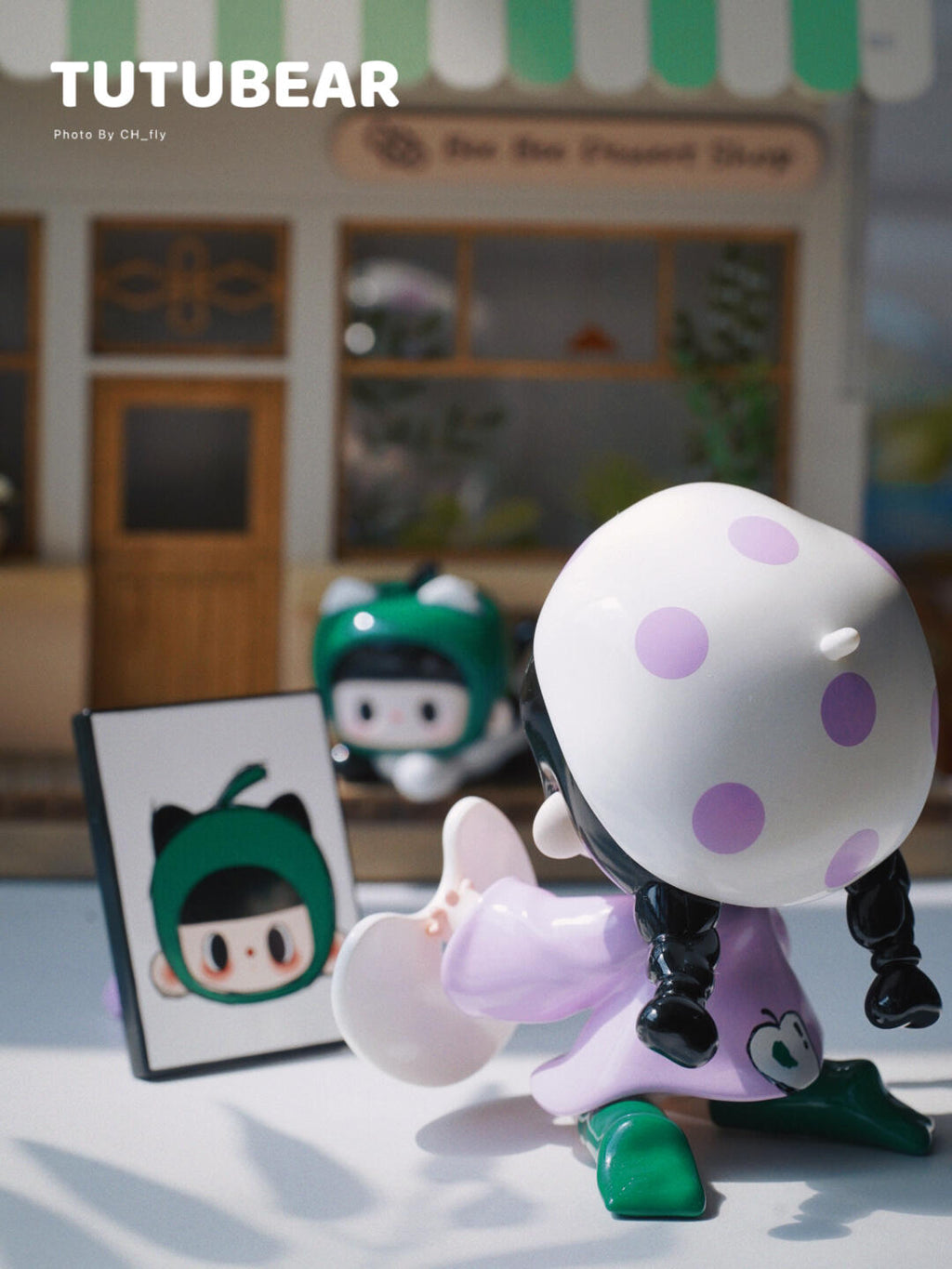 TUTUBEAR-LITTLE ARTIST-GREEN APLLE FIGURE