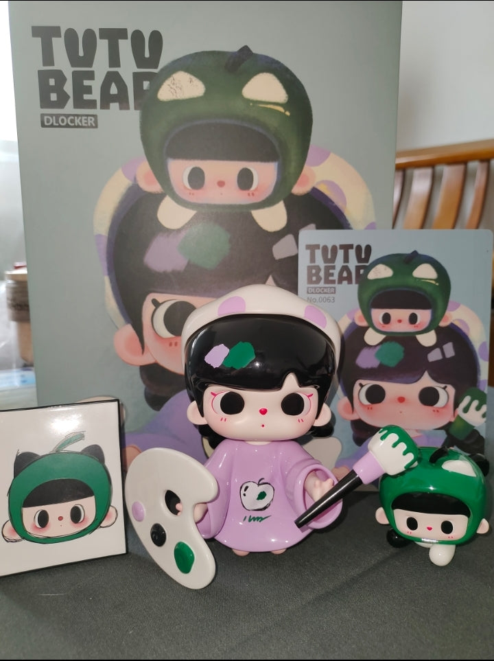 TUTUBEAR-LITTLE ARTIST-GREEN APLLE FIGURE
