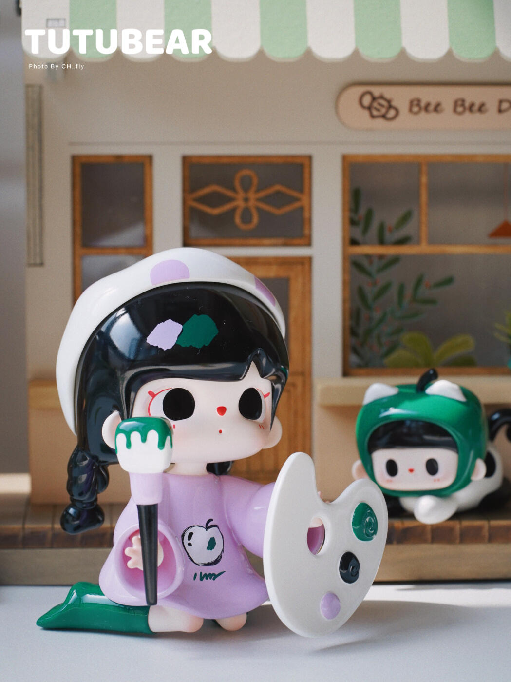 TUTUBEAR-LITTLE ARTIST-GREEN APLLE FIGURE