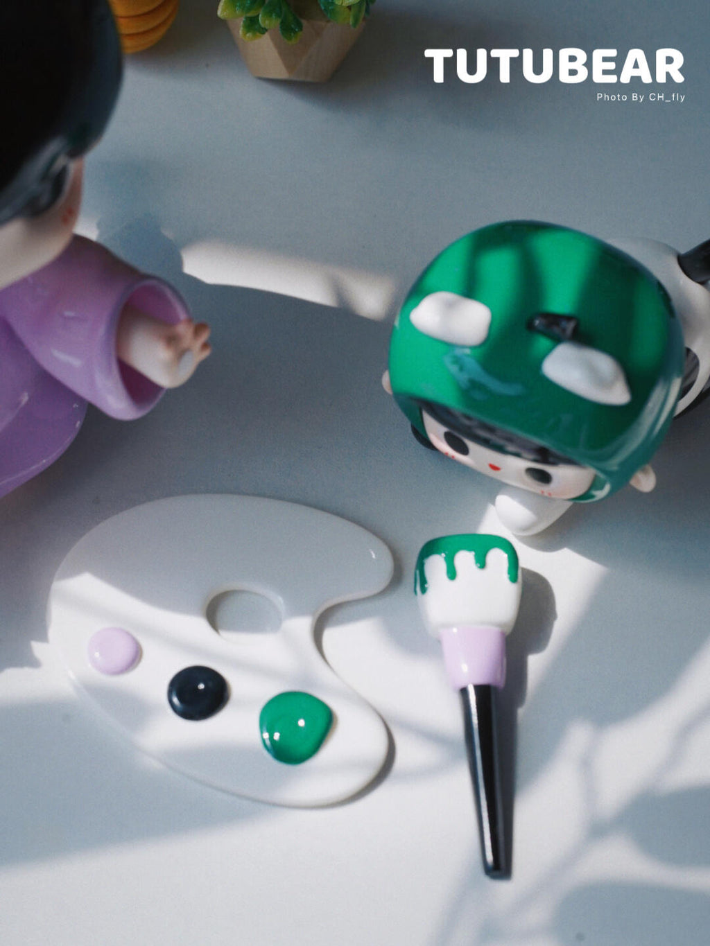 TUTUBEAR-LITTLE ARTIST-GREEN APLLE FIGURE