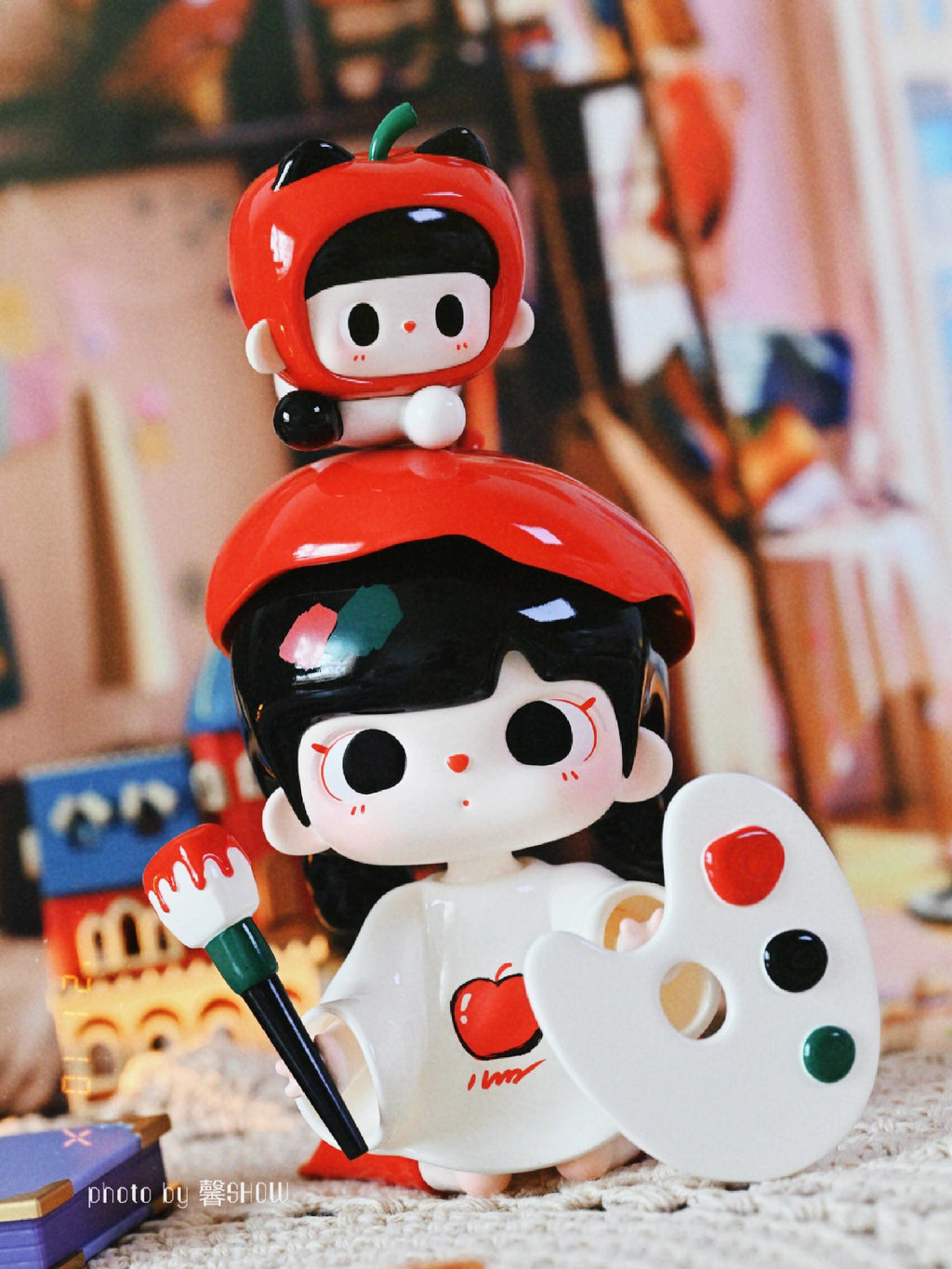 TUTUBEAR-LITTLE ARTIST-RED APLLE FIGURE