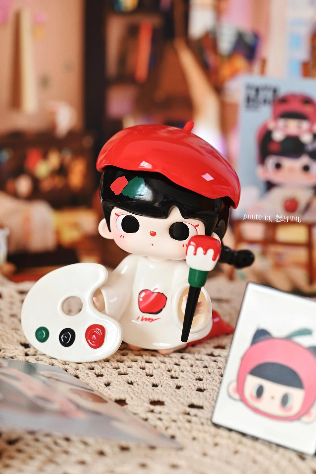 TUTUBEAR-LITTLE ARTIST-RED APLLE FIGURE