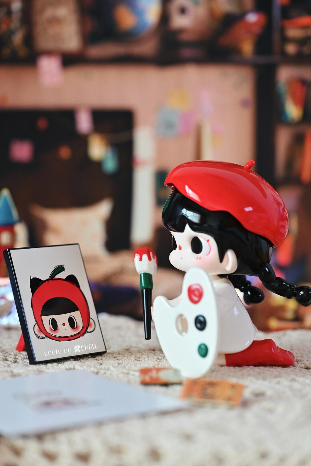 TUTUBEAR-LITTLE ARTIST-RED APLLE FIGURE