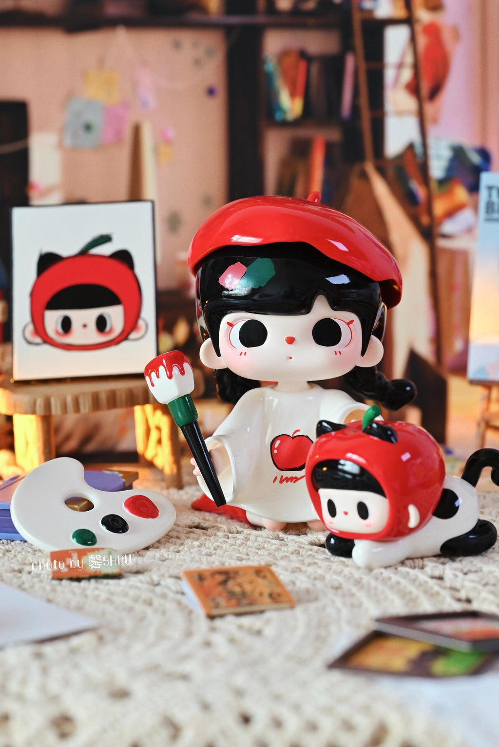 TUTUBEAR-LITTLE ARTIST-RED APLLE FIGURE