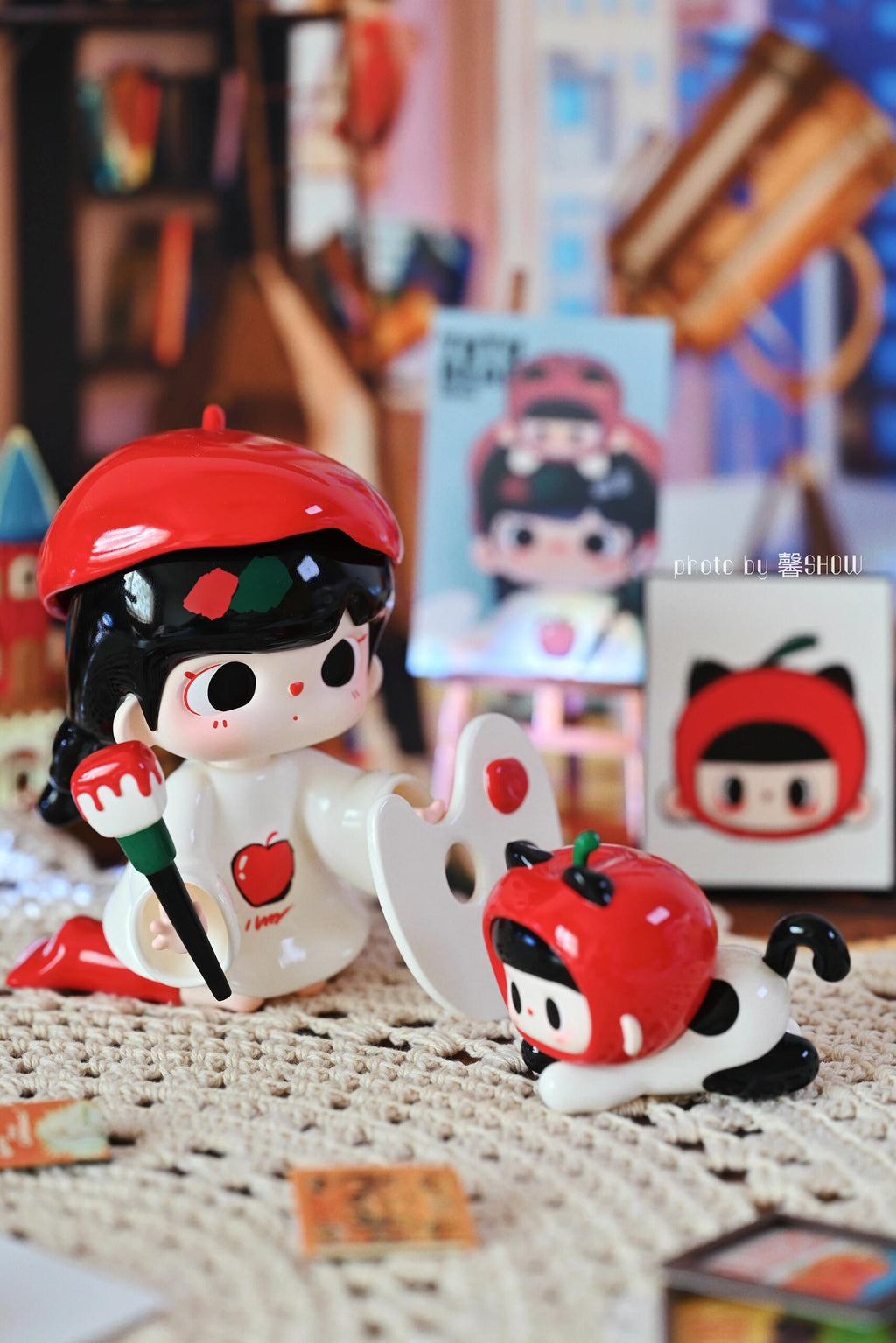 TUTUBEAR-LITTLE ARTIST-RED APLLE FIGURE