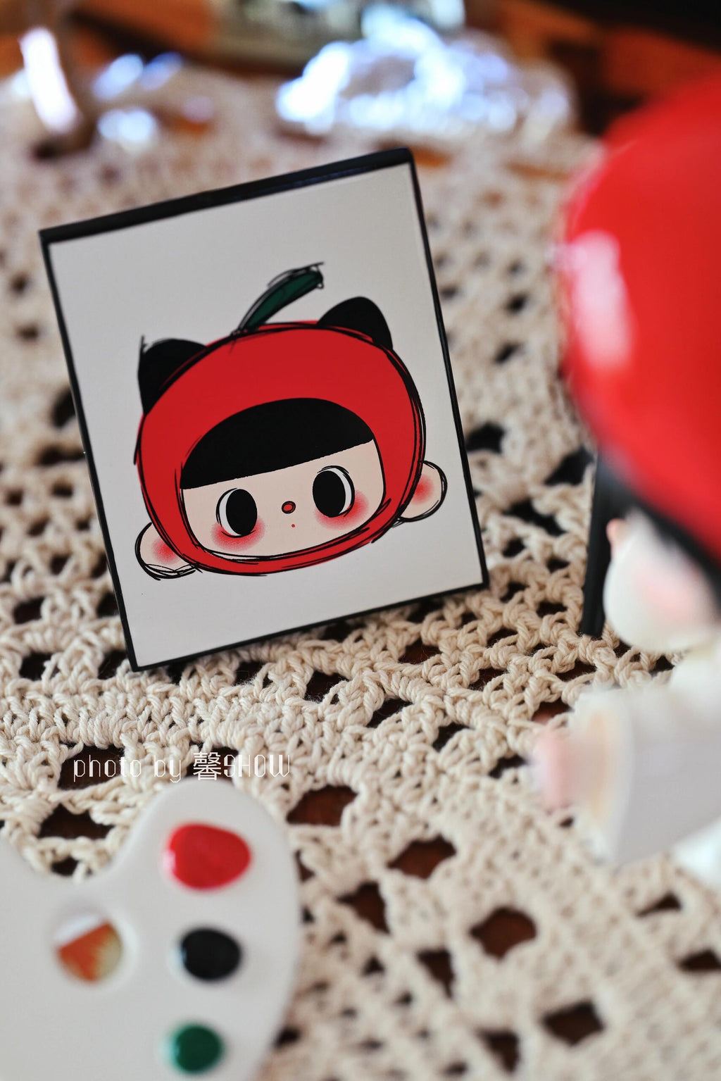 TUTUBEAR-LITTLE ARTIST-RED APLLE FIGURE