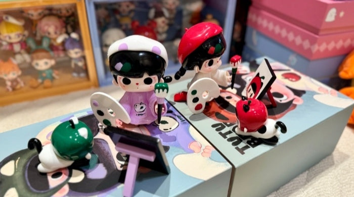 TUTUBEAR-LITTLE ARTIST-RED APLLE FIGURE
