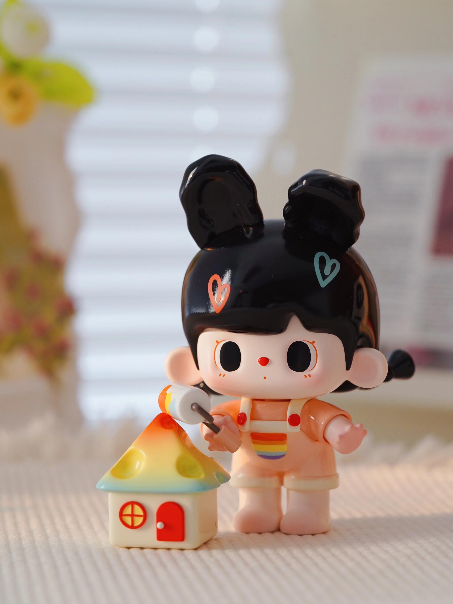 TUTUBEAR-LITTLE RAINBOW  PAINTER FIGURE- WORLD WILD Limited 69 PICES