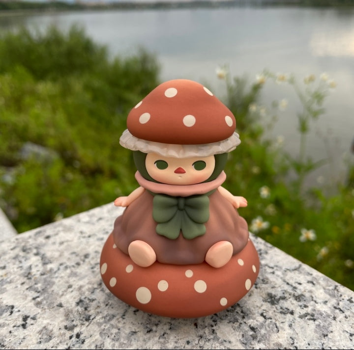 PUCKY-MUSHROOM BABY HANG CARD