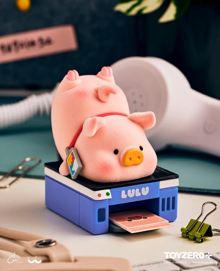 LULU THE PIG -LULU AT WORK SERIES FIGURE