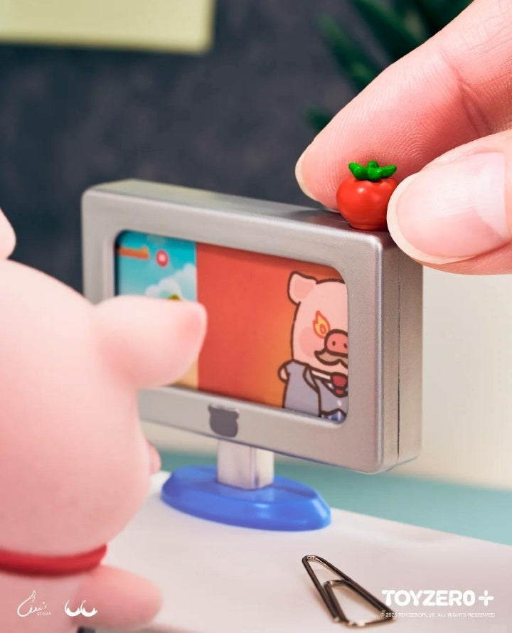 LULU THE PIG -LULU AT WORK SERIES FIGURE