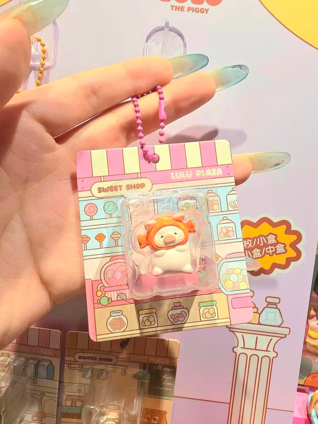 LULU PIG -The PLAZA series min hang card
