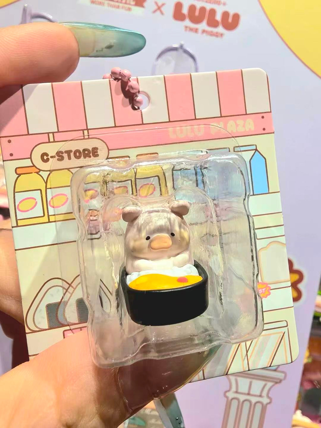 LULU PIG -The PLAZA series min hang card