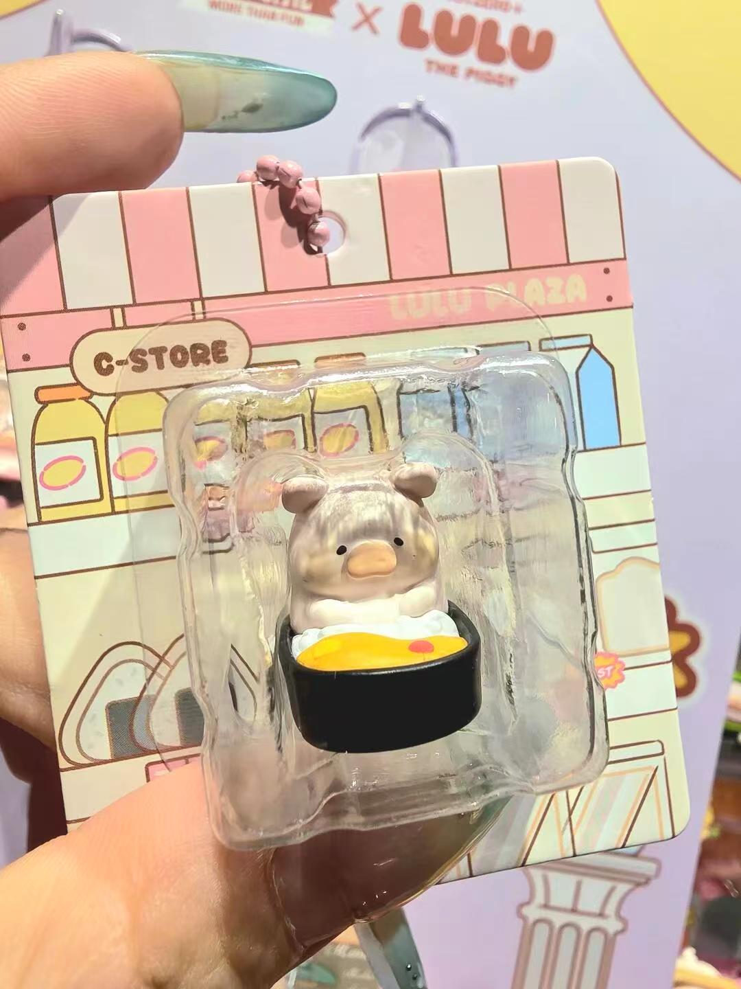 LULU PIG -The PLAZA series min hang card