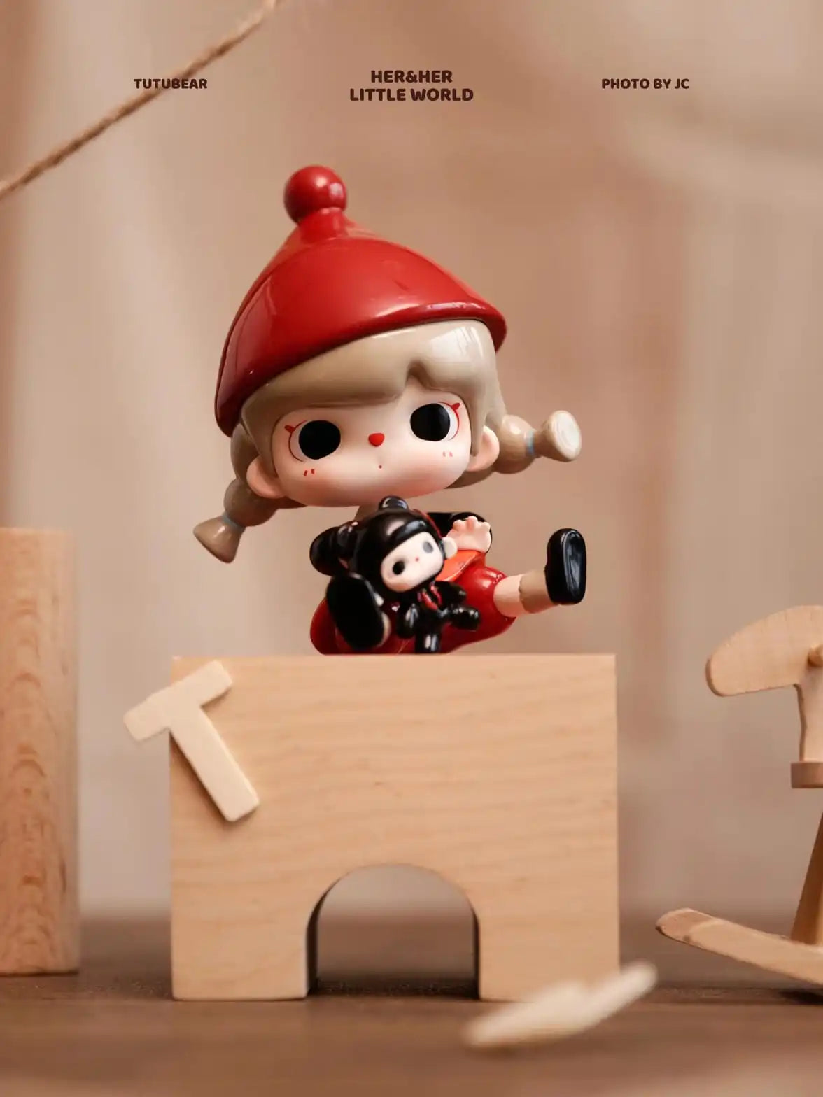 TUTUBEAR - SHE AND HER LITTLE WORLD FIGURES