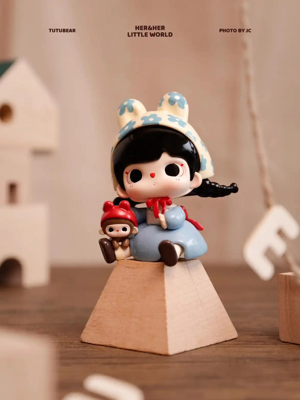 TUTUBEAR - SHE AND HER LITTLE WORLD FIGURES
