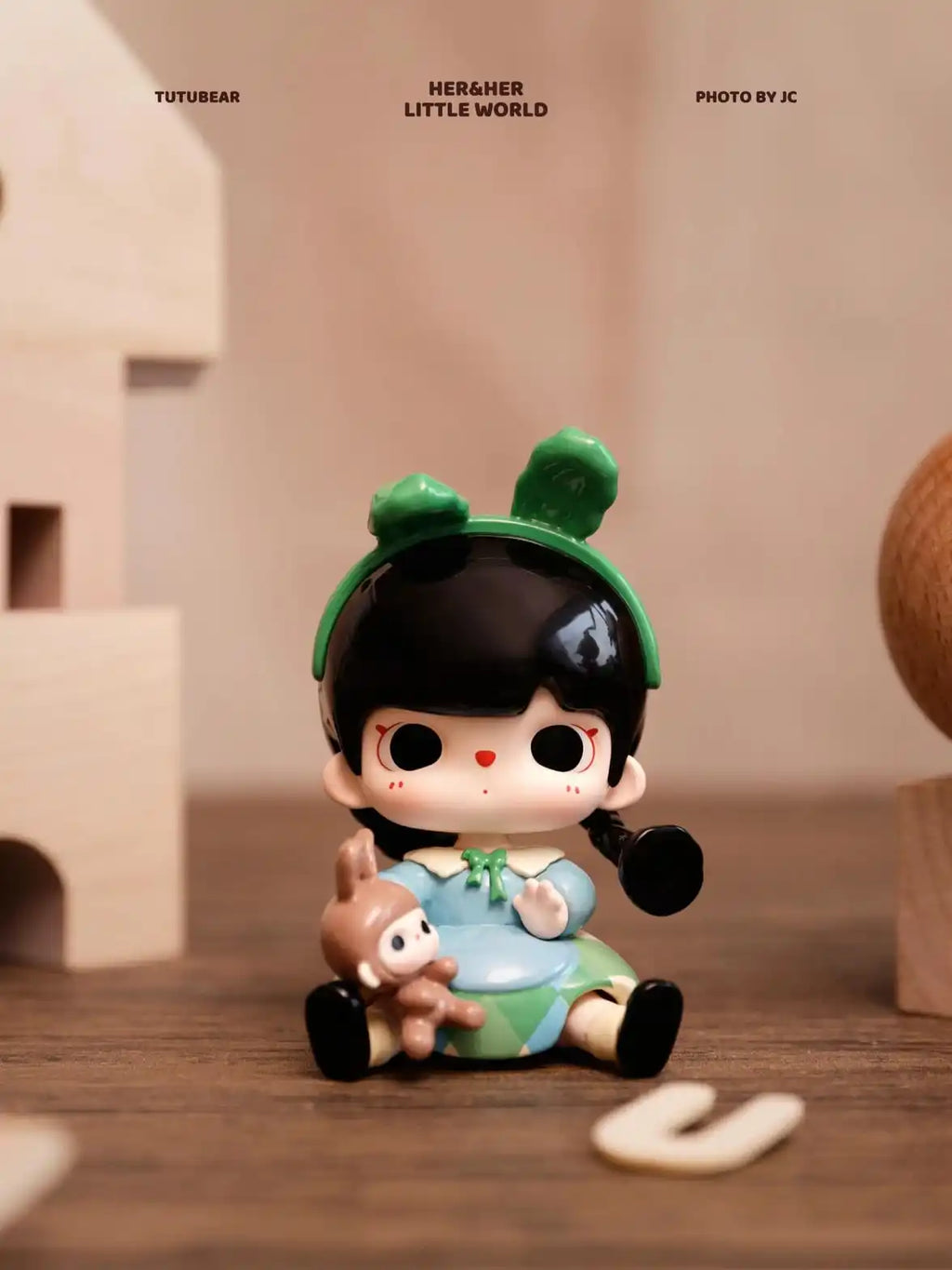 TUTUBEAR - SHE AND HER LITTLE WORLD FIGURES