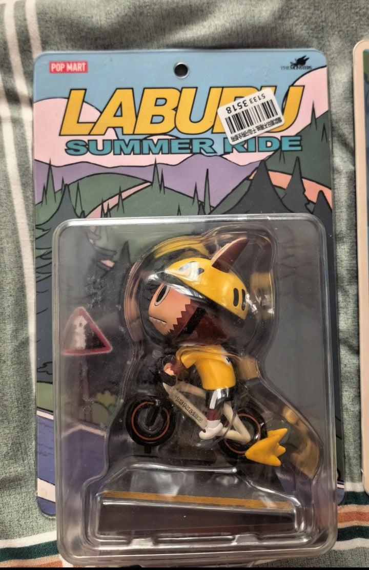 Labubu-Summer Riding Hang Card