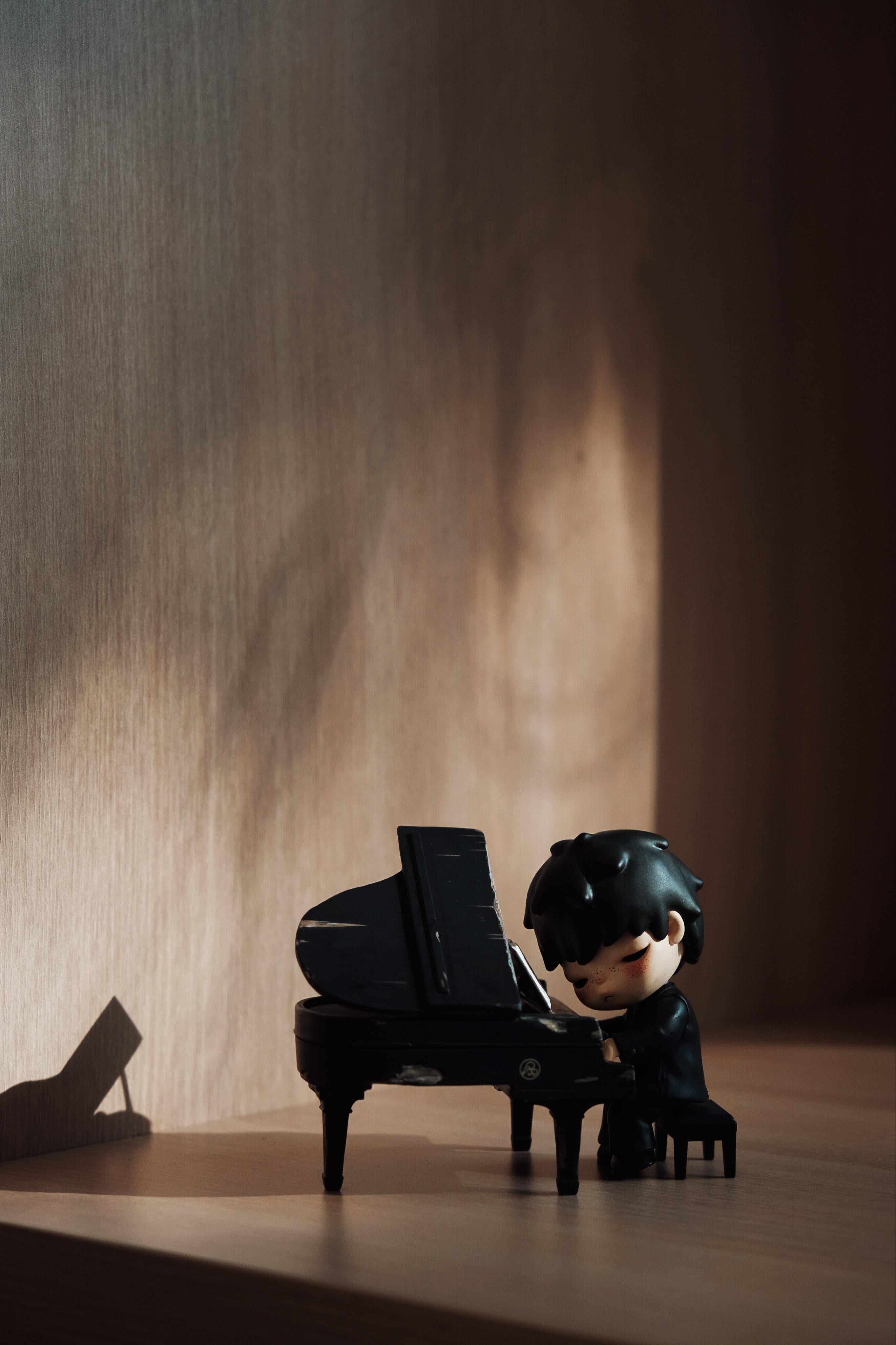 HIRONO - The Pianist Hang Card Limited Figure